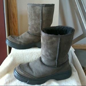 UGG boots chocolate  brown ultra
